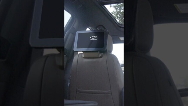 We believe you think you saw the bowtie hit the corner of the screen. #ChevyTahoe #ChevySuburban