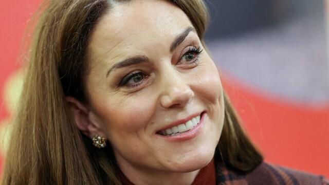 Fight the frizz like Kate Middleton with hairstylist's top rainy day beauty hack