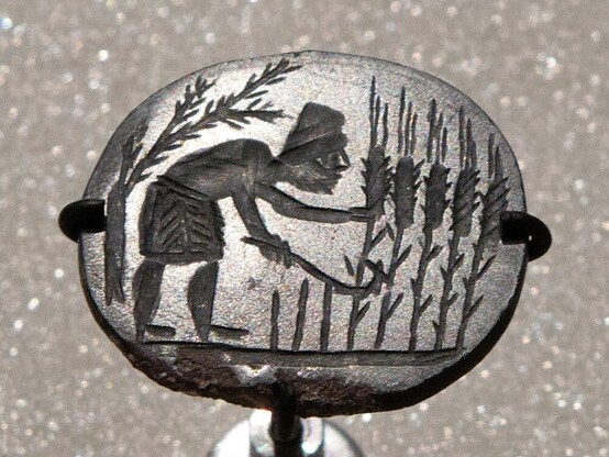 Intaglio with a man harvesting wheat; on the reverse, Greek inscription: "I am working, but I am not suffering". 1st–3rd centuries AD. BnF Museum [1000x750]