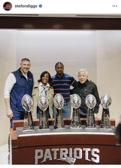 Stefon finally seeing what Superbowls look like!