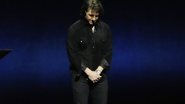 Tom Cruise opens CinemaCon speech with moment of silence for Val Kilmer