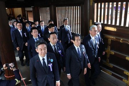 70 Japanese Lawmakers Visit Yasukuni Shrine