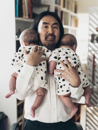 Ei Arakawa-Nash holding his twins. 