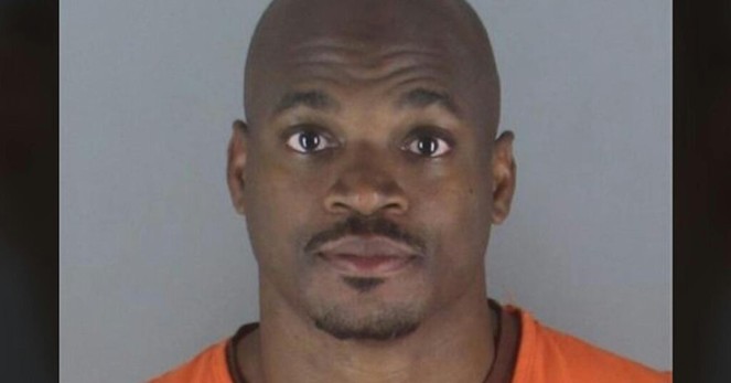 Ex-Viking Adrian Peterson arrested in Twin Cities for driving drunk with four passengers in his car