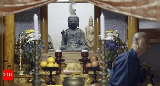 A Buddhist statue stolen from a Japanese temple nearly 13 years ago is returned from South Korea | World News