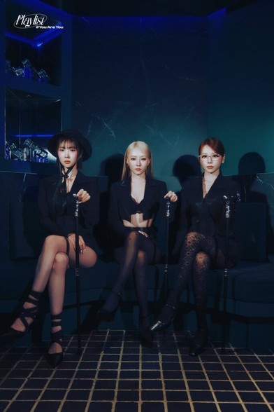Dreamcatcher UAU - The 1st Mini Album: Playlist #You Are You (Group Teaser Image 1 & 2)