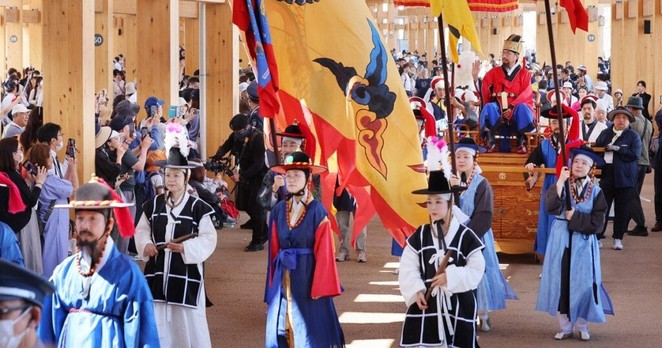 Event for S. Korea held at Osaka Expo featuring parade reenacting old diplomatic mission