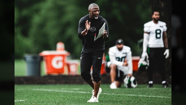 Jets Head Coach Aaron Glenn Introduces Bible Study as Part of Team Program