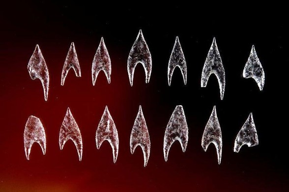 Rock crystal arrow heads found at the Dolmen of Ontiveros in Spain. 4000-3000 BCE, now housed at the Archaeology Museum of Seville [850x567]