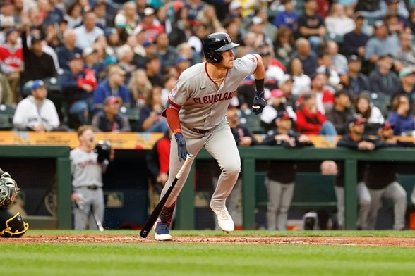 Will the Guardians ever get it right in right field? Hey, Hoynsie!