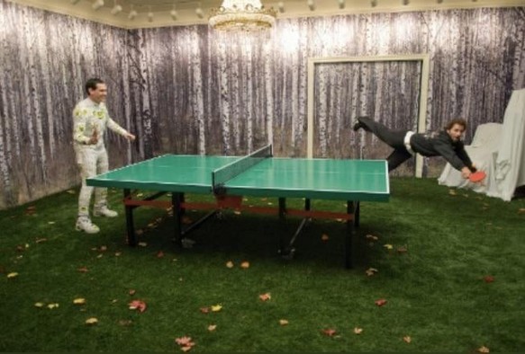 Zack Snyder and Billy Crudup between takes on Watchmen (2009)