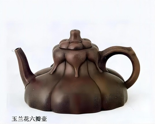A magnolia flower six-petal Yixing clay teapot, made by Shi Dabin in 1597 CE. Now housed at the Flagstaff House Museum of Tea Ware in Hong Kong [1280x1022]