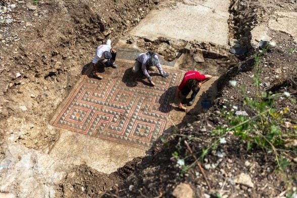 A 2000-year-old well preserved polychrome mosaic has been unearthed in Alès, France. The discovery occurred during preventive excavations conducted between February and June 2025 at the Hermitage, on the heights of the town [1650x1100]