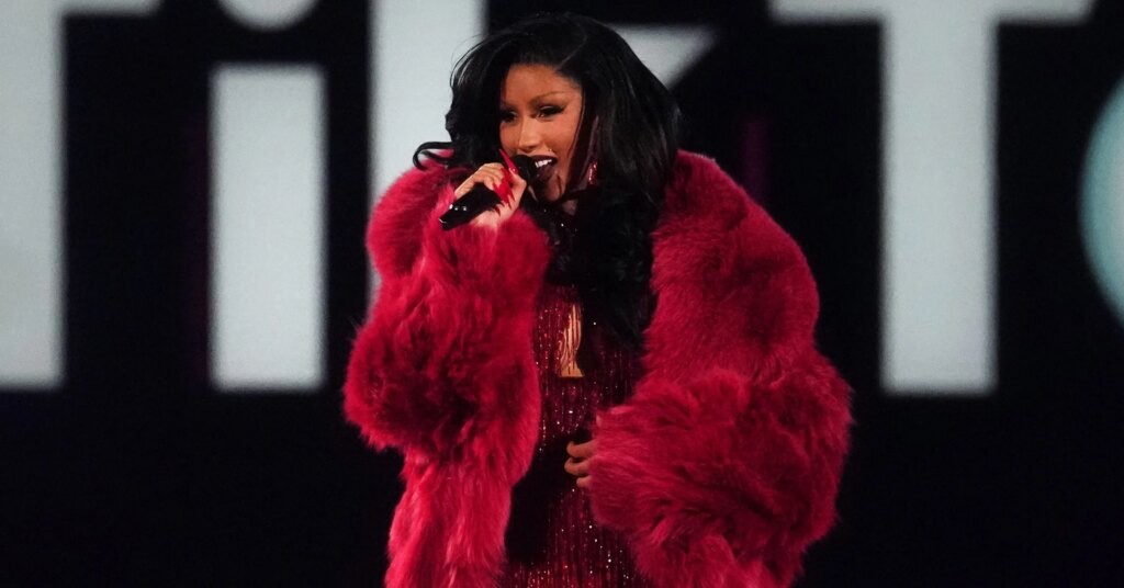 Cardi B Savagely Dismisses Nicki Minaj's Calls To Boycott Her - HotNewHipHop
