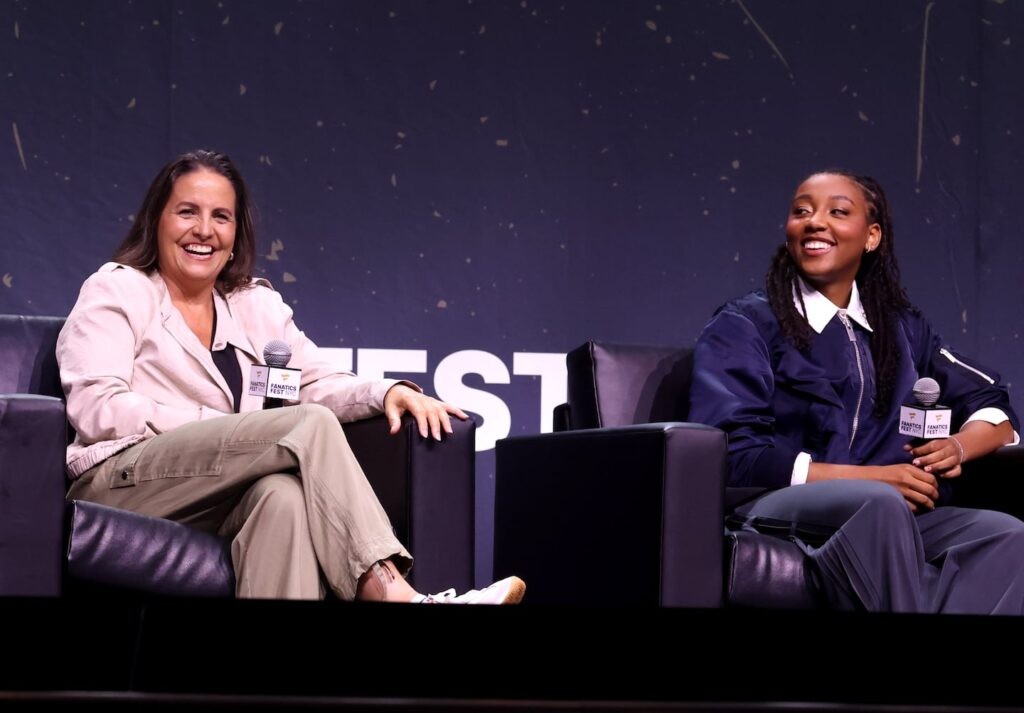 Jennifer Rizzotti (left) has been president of the Connecticut Sun since 2021.